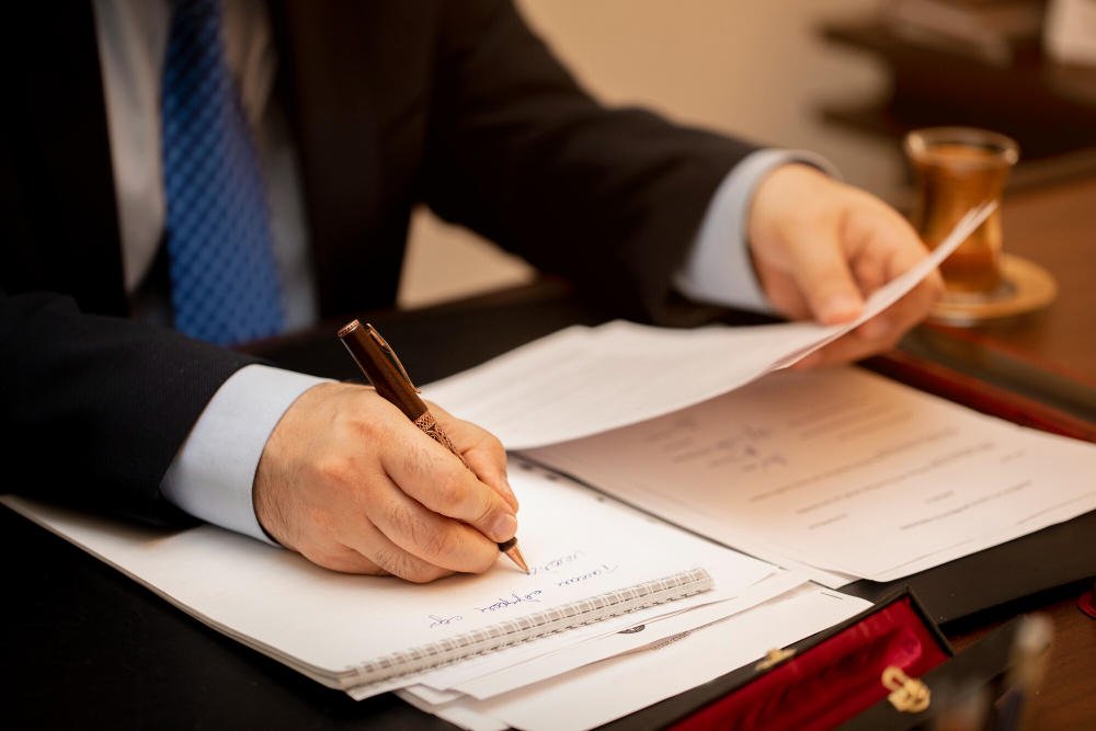 businessman-signing-important-contract-papers