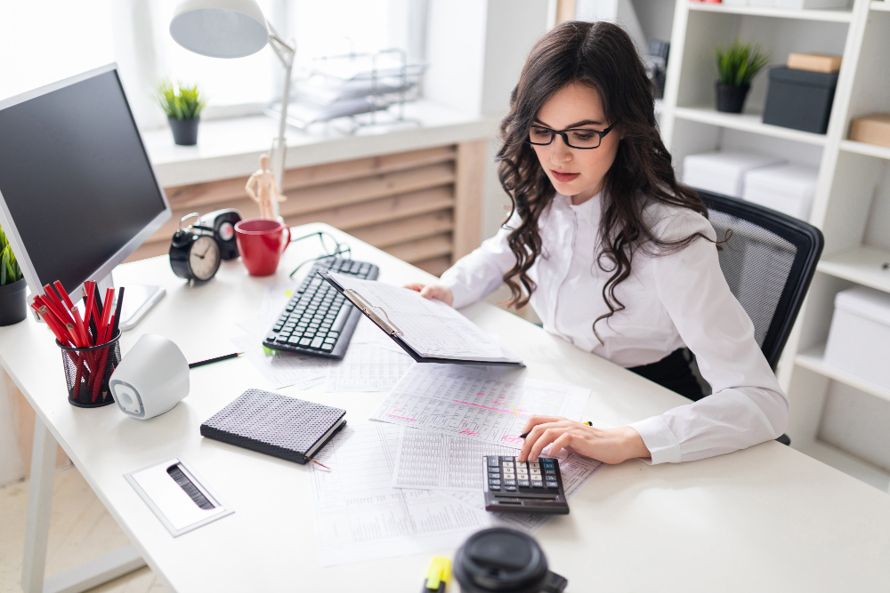 young-girl-is-sitting-office-desk-is-blessing-calculator